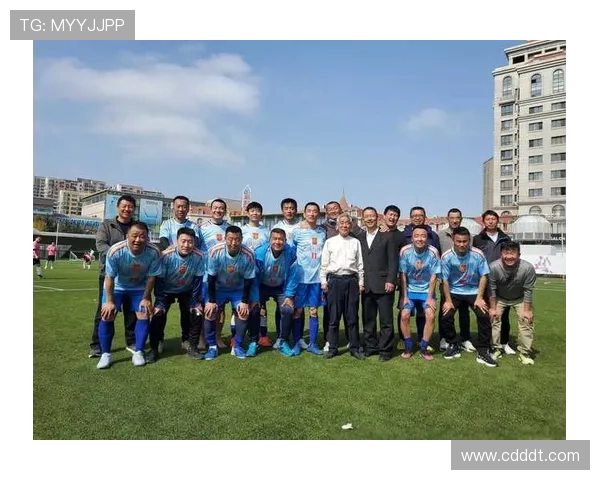 退役足球明星齐聚一堂共庆友谊赛展现激情与风采 退役足球明星齐聚一堂共庆友谊赛展现激情与风采