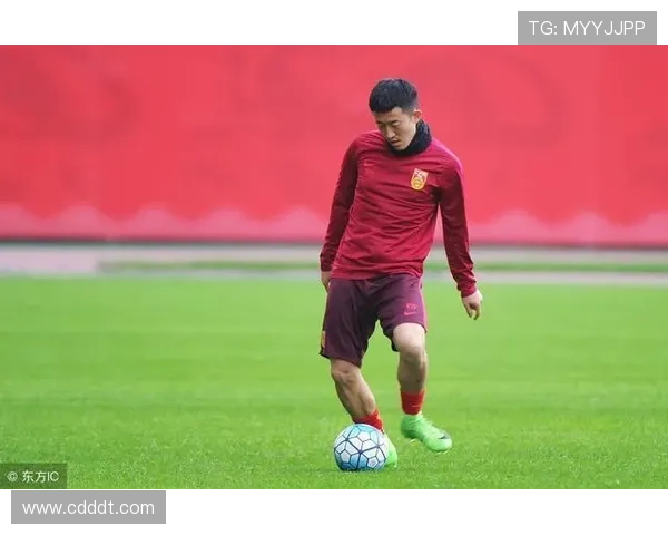 武汉足球队中路突破战术革新探讨与未来发展展望